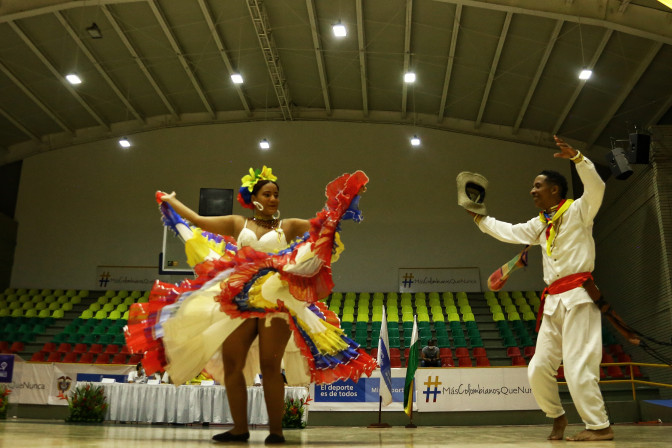 Bailes-tipicos-en-la-Muestra-Cultural.jpg