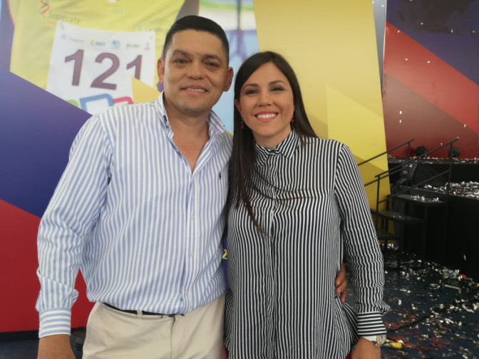FOTODANIELA-HERNaNDEZ-CON-ENTRENADOR.jpeg