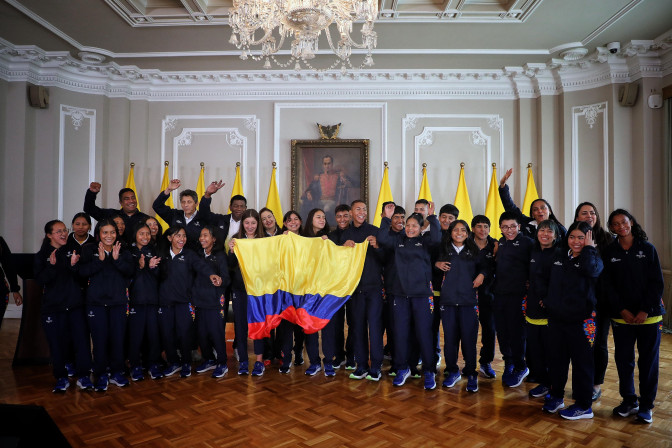 Entrega-de-bandera-Juegos-Escolares-2024.jpeg