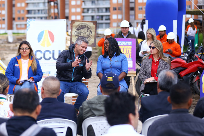 Ministra-del-Deporte-primera-piedra.jpeg
