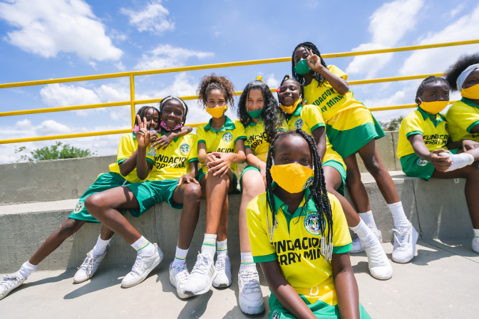 jovenes-escuelas-de-futbol-yerry-mina-guachene.jpg