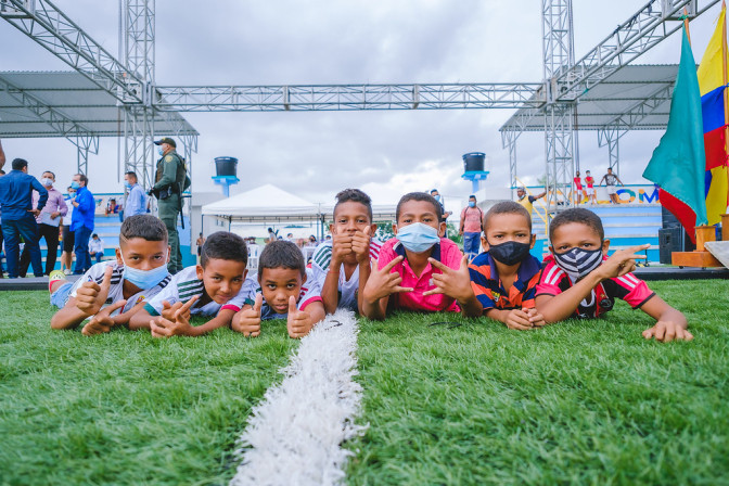 jovenes-en-la-inauguracion-del-estadio-de-luruaco.jpg