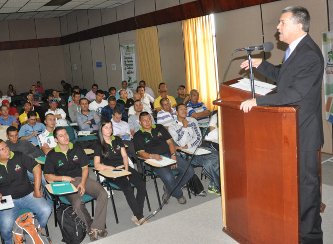 noticia-2014-04-08-mesas-trabajo-pererira.jpg