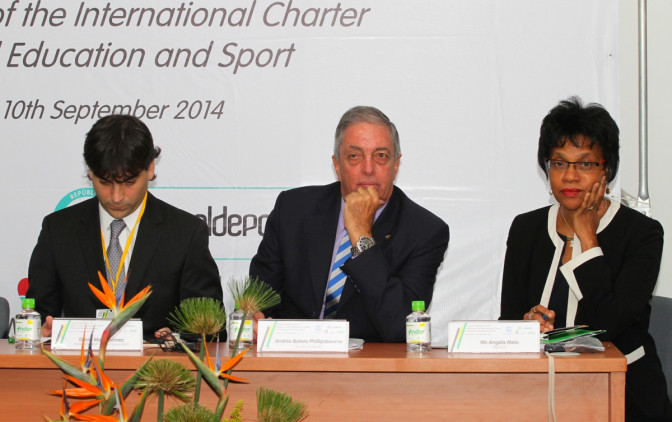 noticia-2014-09-09-andres-botero-angela-melo-unesco.jpg