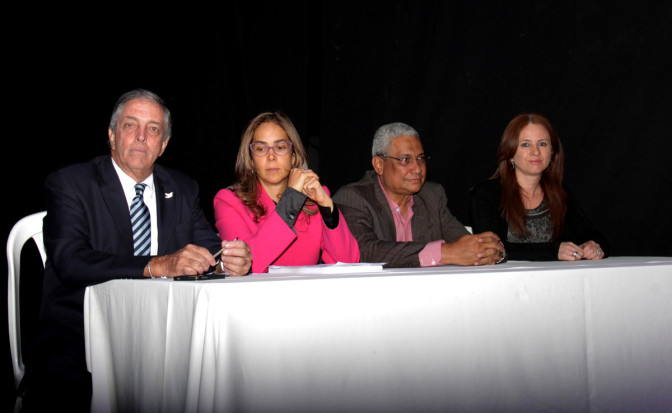 noticia-2014-10-07-mesa-principal-juegos-magisterio.jpg