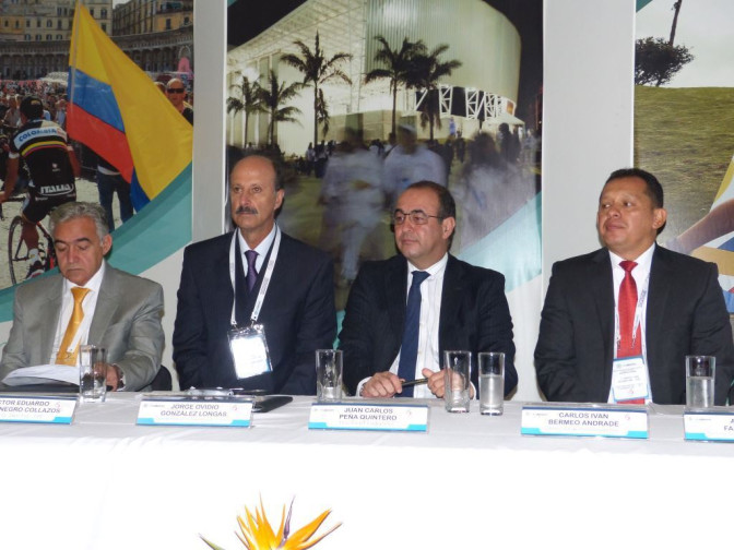 noticia-2014-11-05-mesa-principal-entrenamiento-ciencias.jpg