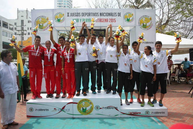 Podio-Triatlon-relevos-Oro-Bogota.jpeg