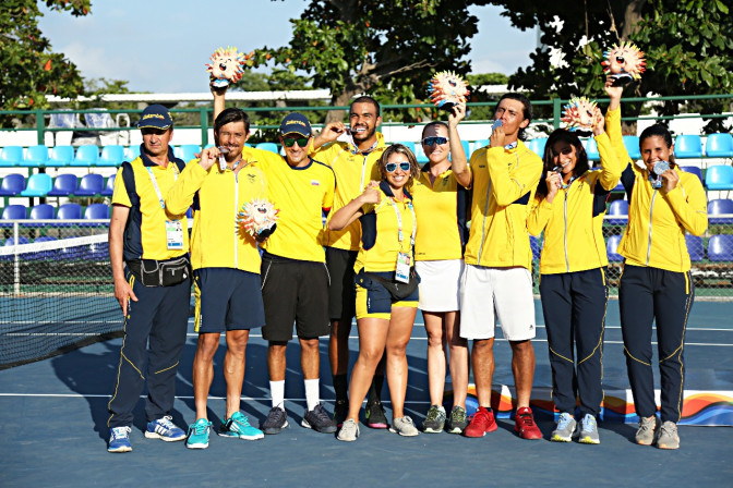Tenis-plata.jpeg