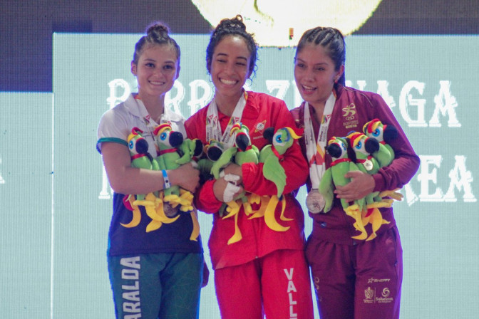 Manuela-Berrio-pesas-podio.jpg