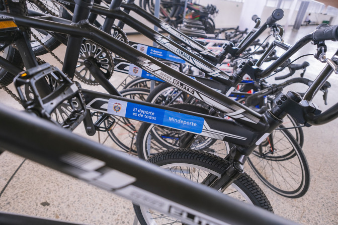 de-las-bicicletas-entregadas-11-fueron-de-montana-nueve-de-ruta-y-tres-de-bmx.jpg