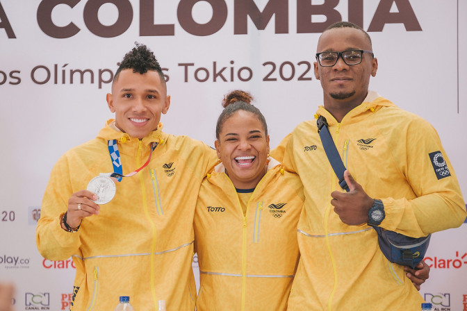 luis-javier-mosquera-mercedes-perez-y-santiago-rodallegas-pesistas-colombianos-en-tokio.jpg