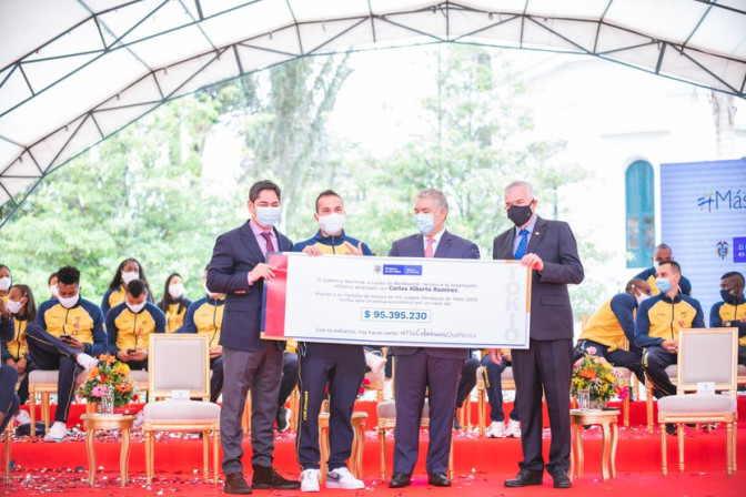 incentivos-para-carlos-ramirez-por-la-medalla-de-bronce-en-bmx.jpg