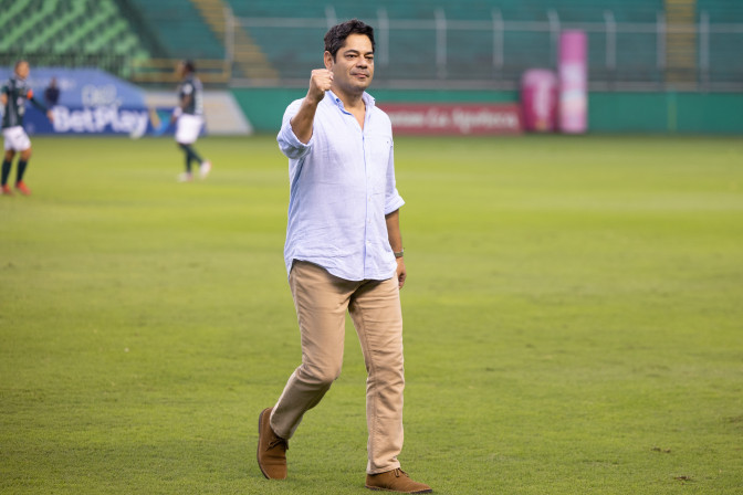 El-ministro-Guillermo-Herrera-en-el-comienzo-de-la-Liga-Femenina.jpg