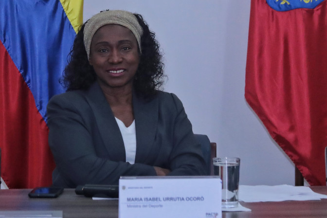 la-ministra-maria-isabel-urrutia-en-el-encuentro-con-clubes-deportivos.jpeg