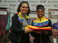 La-ministra-entrega-el-pabellon-a-la-seleccion-femenina-de-boxeo.jpg La-ministra-entrega-el-pabellon-a-la-seleccion-femenina-de-boxeo.jpg