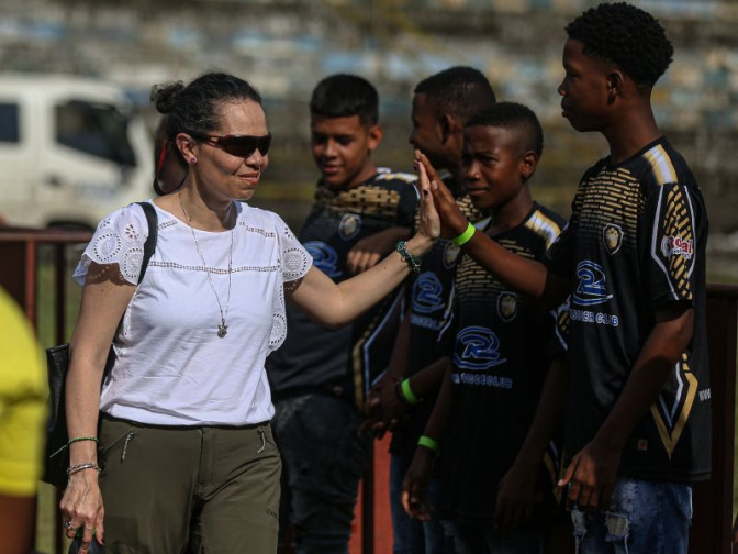 la-ministra-astrid-rodriguez-saluda-a-los-jovenes-que-hicieron-parte-del-evento-del-marino-klinger.jpg