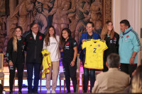 Jugadoras-de-la-seleccion-obsequiaron-camiseta.jpeg Jugadoras-de-la-seleccion-obsequiaron-camiseta.jpeg
