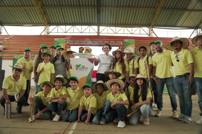 encendido-fuego-deportivo-ministra-astrid-bibiana-y-banda-musical.jpeg