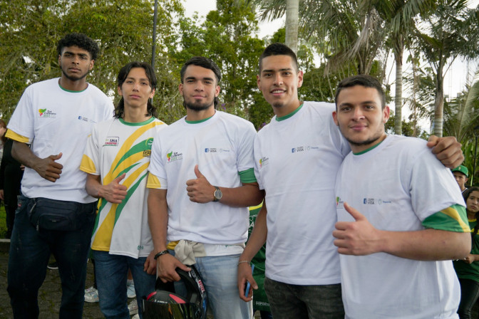 los-atletas-se-hicieron-presente-en-el-recorrido-del-fuego-deportivo.jpg