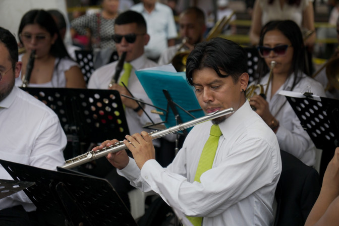 la-musica-acompano-el-recorrido-del-fuego-deportivo.jpg
