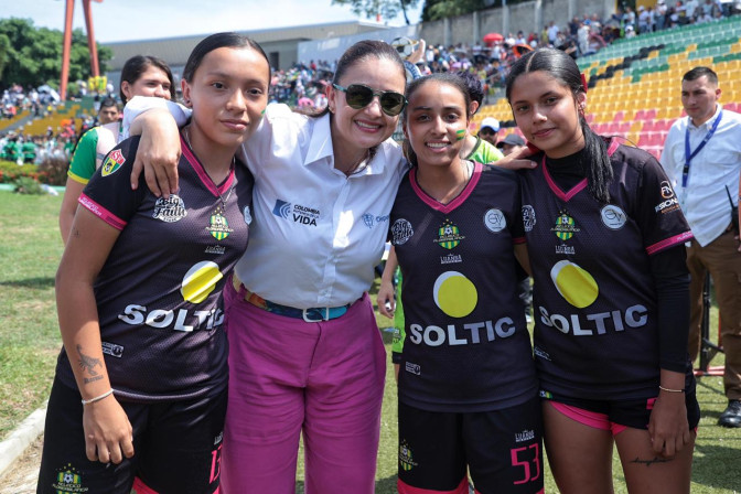 la-ministra-del-deporte-ademas-hizo-recorrido-por-algunos-escenarios-deportivos-de-la-ciudad.jpg