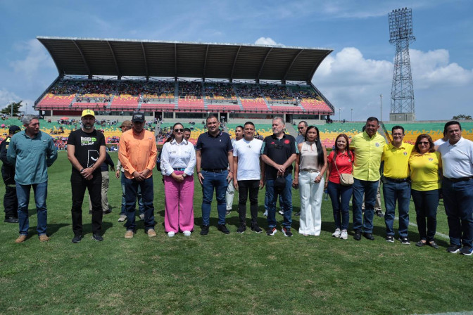 la-ministra-del-deporte-luz-cristina-lopez-estuvo-acompanada-por-el-gobernador-de-santander-juvenal-diaz-y-el-director-de-inder-santander-ariel-rojas.jpg