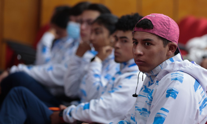 mesa-con-asociaciones-de-educacion-fisica.jpg