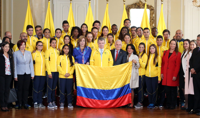 Entrega-bandera.jpg