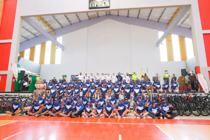 Ministro-Lucena-75-beneficiados-Colombia-en-Bici-Boyaca.jpeg