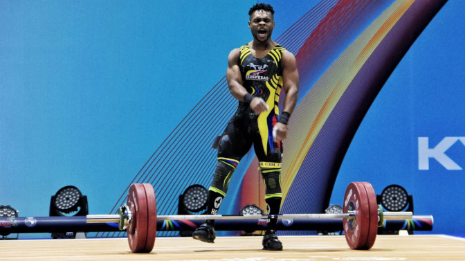 Francisco-Mosquera-oro-Suramericano-Levantamiento-de-Pesas.jpeg