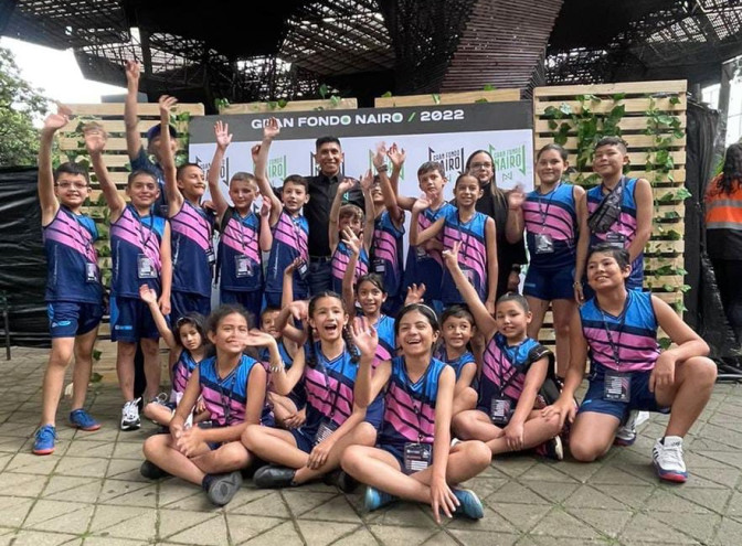 Nairo-Quintana-Escuela-Deportivas-Para-Todos-con-Chechi-Baena-Medellin.jpg