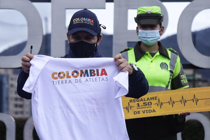 firma-de-camisetas-colombia-en-bici.jpg