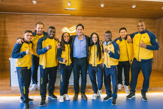 el-ministro-guillermo-herrera-junto-con-la-seleccion-de-boxeo-que-represento-a-colombia-en-tokio-2020.jpg