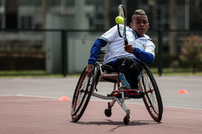 escuela-de-talentos-tenis-en-silla-de-ruedas-3.jpeg