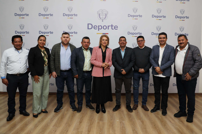 Reunion-Ministra-del-Deporte-con-alcaldes-del-sur-Huila.jpeg